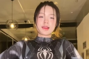 Cuối cùng Lanhxinhiu cũng hóa "Người Nhện", khoe vũ đạo hết sức "cuốn mắt" đến mức phải gỡ video khỏi nền tảng