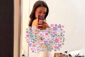 Nàng dâu tỷ phú nhà Beckham gây sốt với loạt ảnh táo bạo