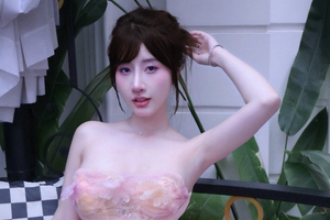 Bắt trend "Anh tên là" bên hồ bơi, TikToker tỏa sáng ấn tượng với nhan sắc không chê vào đâu được.