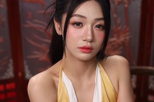 Trần Hà Linh lại lộ video phản cảm, quảng cáo dung tục khiến người xem chỉ biết "lắc đầu" ngán ngẩm