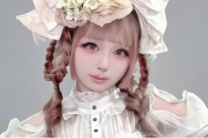 Ngỡ ngàng nhan sắc "thiếu nữ" của ông bố 48 tuổi: Giả gái để nuôi dạy hai con gái nhỏ