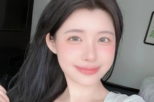 Tắm onsen giữa trời đông tuyết trắng, hot girl lập tức hút triệu ánh nhìn