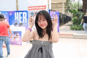 Bắt trend theo kiểu độc lạ, Mai Linh Zuto khiến anh em game thủ "đỏ mặt" với hành động này