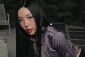 Không thể rời mắt khỏi nhan sắc "đời thực" của nữ chính trong game tình cảm bom tấn Five Hearts Under One Roof