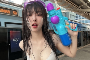 Nhan sắc gây mê của hot girl Thái Lan tại lễ hội té nước, hứng trọn combo đến "ướt nhẹp" vẫn cực kỳ quyến rũ