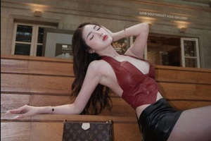 "Thánh nữ Ghiền Mì Gõ" khoe khéo vóc dáng chuẩn người mẫu, nhan sắc ngày càng thăng hạng