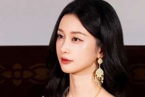 Cô gái được báo Thái khen "quyến rũ nhất Việt Nam", truyền thông Trung cũng náo loạn vì đẹp như Angela Baby