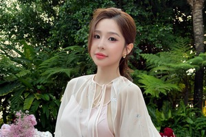 Nhan sắc mặn mà của Tammy Phạm, lưng trần quyến rũ tựa nàng thơ đời thực