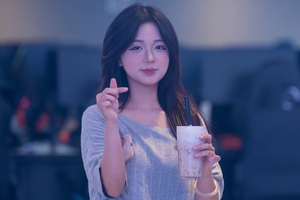 Hot girl phòng nét 2k6, khiến anh em game thủ ngây ngất trước nhan sắc "10/10"