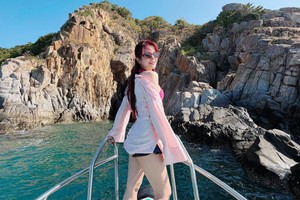 "Bỏng mắt" với vóc dáng U40 đỉnh cao của ca sĩ Diệp Lâm Anh