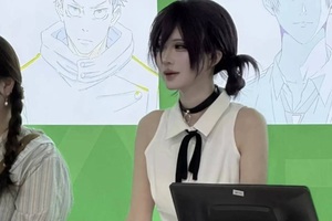 Nữ nhân viên cosplay Reze (Chainsaw Man) quá giống bản gốc, fan đòi mua sạch shop chỉ để được "quẹt thẻ"