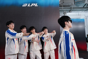 Cú "pause game" ở LPL khiến cộng đồng LMHT tranh cãi, nghi vấn "chiêu trò"