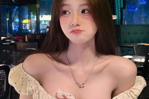 Từng khóc nghẹn vì bị khách trêu, hot girl Mỹ Lệ khiến dân mạng "u mê" với visual chuẩn tỷ tỷ xứ Trung