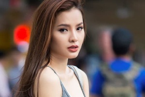 Phương Trinh Jolie diện bikini khoe cơ bụng số 11 "cực phẩm"
