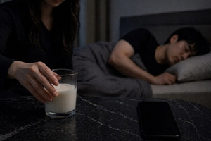 "Nữ quái" dùng thuốc ngủ hạ gục hàng loạt nam thanh niên