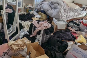 Rủ bạn trai qua phòng, hot girl khiến đối phương "chạy mất dép" vì quá đỗi... bừa bộn