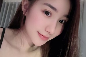 POV: Góc nhìn "bạn trai" Tiểu Hý, ngắm trọn nhan sắc hot girl ở cự ly 1cm