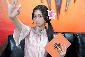 Không thể rời mắt khỏi nhan sắc ấn tượng của nữ MC tân binh đang "làm mưa làm gió" làng game Việt