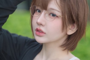 Nhập vai game "mỹ ngựa", nữ streamer thả dáng với bikini cuốn hút!