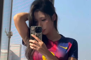 Trình diễn kỹ thuật đá bóng ấn tượng, hot girl xinh đẹp gây "náo loạn" cả MXH
