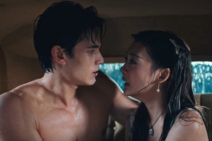 Phim 18+ đang gây ức chế: Cảnh nóng nặng đô, nữ chính có hành động khó chấp nhận