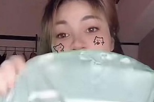 Đứng hình màn livestream sử dụng chất cấm câu view và pha vạch áo 18+ cực sốc