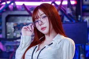 Hóa cô thư ký, nữ streamer đình đám Thái Lan khiến MXH "bùng nổ" vì quá quyến rũ