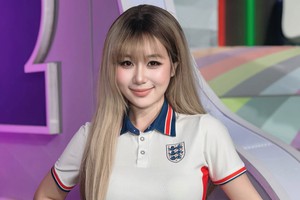 Tuyên bố "tất tay" vào tuyển Anh, hot girl Nóng cùng World Cup khiến CĐM xao xuyến