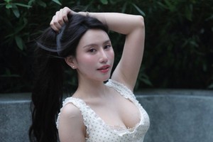 Không diện đồ tập nữa, "bạn thân" Lê Bống dịu keo với gu thời trang khác lạ
