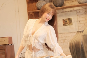 Đi làm gốm nhưng đẹp như thiên thần, cô nàng hot girl bỗng viral đầy bất ngờ