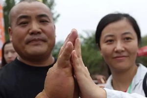 Võ sư Trung Quốc luyện thần công Kim Dung suốt 20 năm, bàn tay dày 8cm