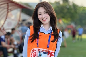 Rời sân khấu giải đấu, MC thể thao Linh Nắng gây bão mạng khi khoe trọn đường cong gợi cảm