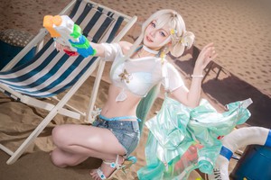 Màn cosplay mang đậm không khí mùa hè, khiến cộng đồng game thủ gật gù thích thú