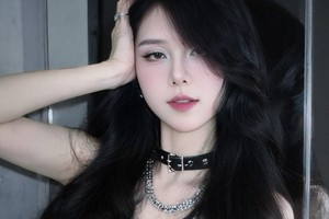 Nữ diễn viên series phim "Chủ tịch" khoe khoảnh khắc diện "long bào", tự nhận fan phong trào Argentina