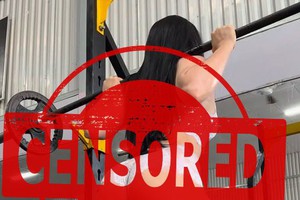 Ăn mặc phản cảm đi tập gym, hot girl khiến CĐM bức xúc, không thể chấp nhận nổi chiêu trò câu view