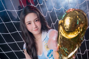 Tây Ban Nha vô địch nhưng Messi mãi ở trong tim, hot girl "lên đồ" ăn mừng khiến CĐM thích thú