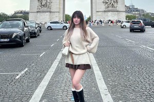 Khoe ảnh dạo chơi ở Paris, nữ game thủ Việt khiến CĐM thích thú