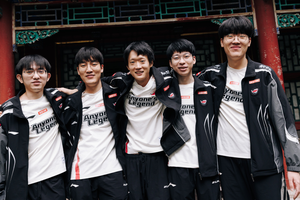 Cựu vương CKTG có nguy cơ "thất nghiệp" dù đầu mùa vừa "gánh team"