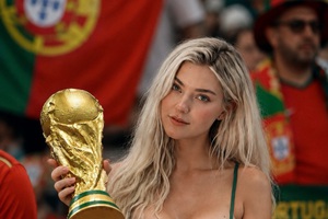 Người đẹp Nga gây sốt với loạt ảnh cổ vũ World Cup, nhan sắc nóng bỏng khuấy đảo mạng xã hội