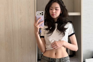 Hotgirl khoe "eo con kiến", phát "tín hiệu" rèn luyện thể thao