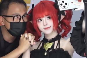 Quá thân thiện khi giao lưu với fan, nữ coser bất ngờ trở thành "hot search" trên MXH