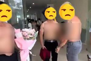 Phản cảm nhóm "idol gym" cởi áo, khoe thân ngay sảnh lễ tốt nghiệp của một trường đại học