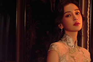 Angelababy khoe dáng ấn tượng trong kỳ nghỉ hè, thật khó để tin đây là vẻ ngoài của độ tuổi U40