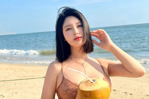 Cô giáo Thanh Nga bất ngờ "lên đồ" đi biển, fan dụi mắt không nhận ra hình ảnh đứng lớp năm nào