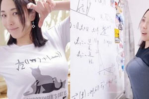 Lên mạng dạy Toán, cô nàng hot girl bỗng chốc nổi như cồn, học sinh thừa nhận "khó tập trung"