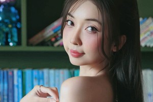 MC Hoài An kéo áo hững hờ, khiến anh em game thủ không thể ngừng mê mẩn