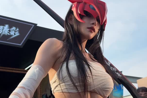 Body hoàn hảo của nữ coser đình đám xứ Trung: "Chấp" cả kéo chân, xóa mỡ bụng mà ngoài đời vẫn "đỉnh" đến mức này!