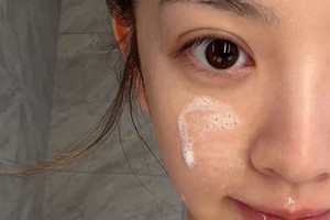 Búp bê Trung lộ mặt mộc 100%, lên truyền hình cũng không cần makeup