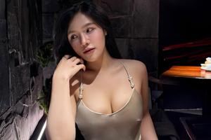 Dân tình gọi tên "hot nhền nhện" trước pha biến hình của nàng hot gymer