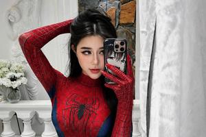 Nhờ chọn giúp phiên bản người Nhện phù hợp, hot girl này vô tình "gây mê" CĐM với vóc dáng ấn tượng